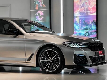 2020 BMW 5 серии 540d xDrive VII (G30/G31/G38) Рестайлинг, серый, 5700000 рублей, вид 4