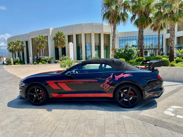 2019 Ford Mustang VI Рестайлинг, чёрный, 3110000 рублей - вид 4