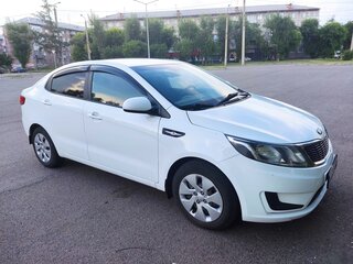 2013 Kia Rio III, белый, 750000 рублей, вид 3