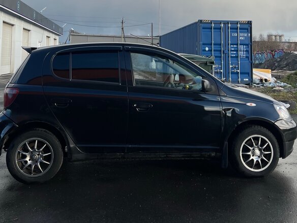 2000 Toyota Yaris I, чёрный
