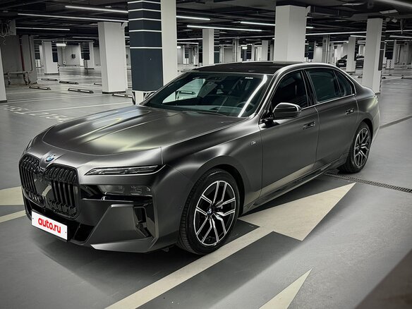 2022 BMW 7 серии 740i VII (G70), чёрный, 9570000 рублей - вид 2
