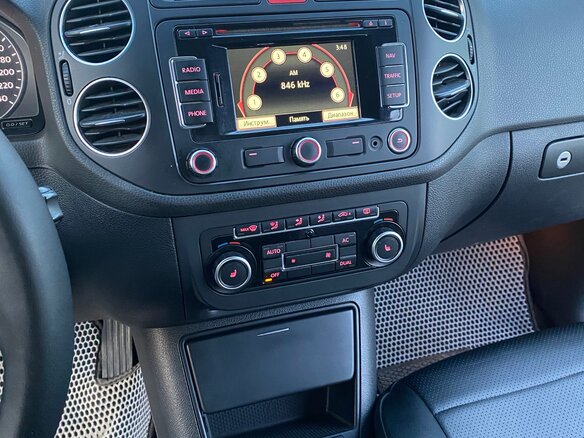 2011 Volkswagen Golf Plus II, серебристый, 300000 рублей - вид 17