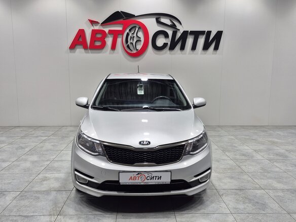 2017 Kia Rio III Рестайлинг, серебристый, 820000 рублей - вид 2