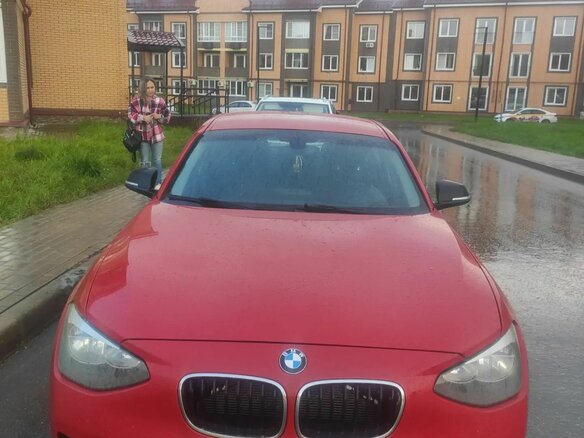 2013 BMW 1 серии 118i II (F20/F21), красный, 890000 рублей - вид 1