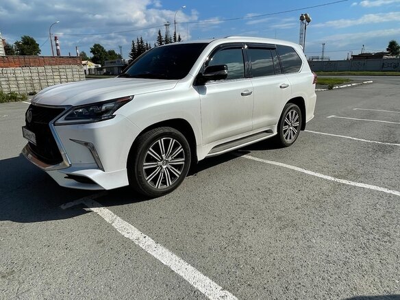2018 Lexus LX 570 III Рестайлинг 2, белый, 10000000 рублей - вид 3
