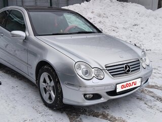 2007 Mercedes-Benz C-Класс 230 II (W203) Рестайлинг, серебристый, 900000 рублей, вид 3