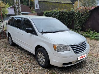 2009 Chrysler Town & Country V, белый, 850000 рублей, вид 3