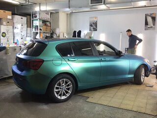 2018 BMW 1 серии 118i II (F20/F21) Рестайлинг 2, серебристый, 2320500 рублей, вид 3