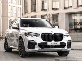 2021 BMW X5 45e IV (G05/G18), белый, 7450000 рублей, вид 4