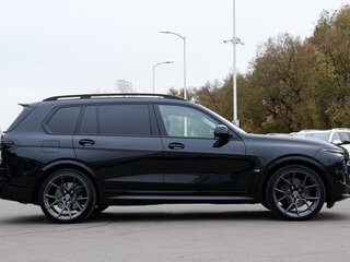 2023 BMW X7 M60i I (G07) Рестайлинг, чёрный, 17325000 рублей, вид 4