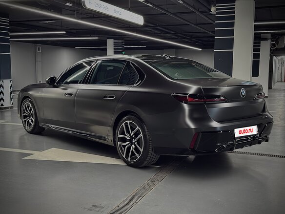 2022 BMW 7 серии 740i VII (G70), чёрный, 9570000 рублей - вид 10
