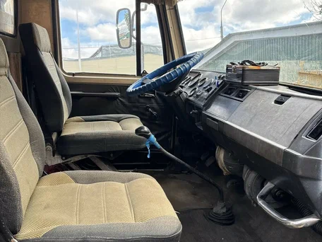 1993 ГАЗ 3307, белый, 400000 рублей, вид 5
