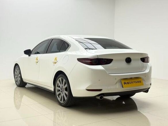 2023 Mazda 3 Axela IV (BP), белый, 1570000 рублей - вид 6
