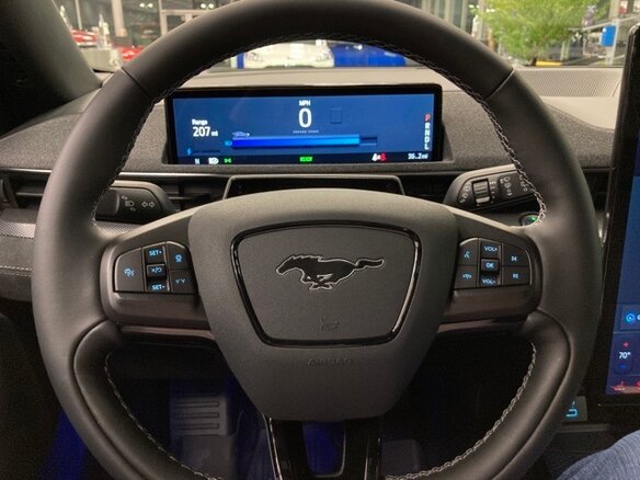 2026 Ford Mustang Mach-E 98 kWh I, голубой, 13115824 рублей - вид 7