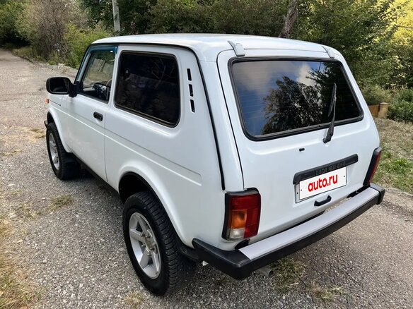 2013 Lada (ВАЗ) 2121 (4x4) I Рестайлинг, белый, 430000 рублей - вид 4