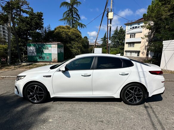 2019 Kia Optima IV Рестайлинг, белый, 2100000 рублей - вид 7