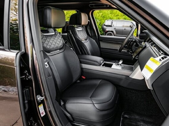 2026 Land Rover Range Rover P615 MHEV Long V, зелёный, 31273020 рублей - вид 17