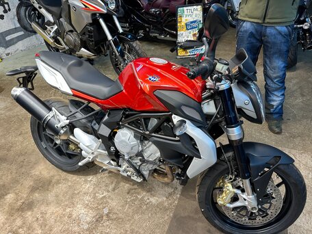 2014 MV Agusta Brutale 800, красный, 750000 рублей, вид 5