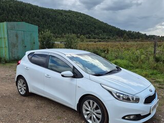 2013 Kia Ceed II, белый, 950000 рублей, вид 3