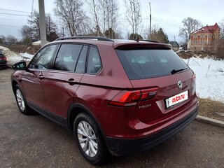 2019 Volkswagen Tiguan II, красный, 2300000 рублей, вид 4