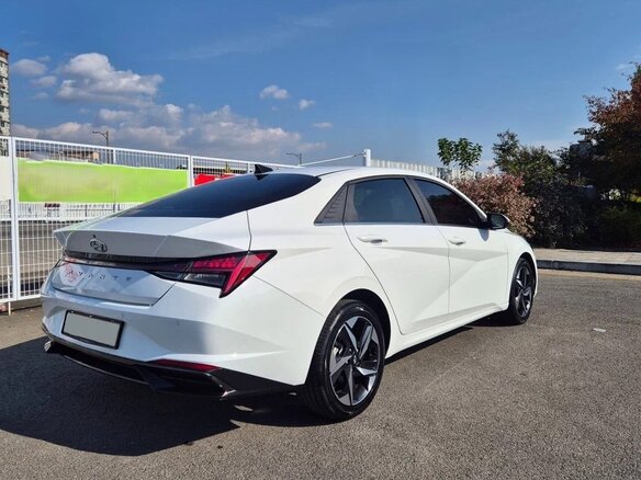 2023 Hyundai Avante VII Рестайлинг, белый, 1670000 рублей - вид 4