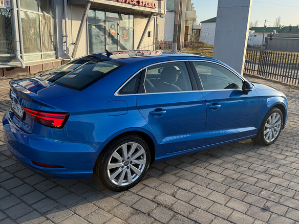2019 Audi A3 III (8V) Рестайлинг, синий, 1900000 рублей - вид 3
