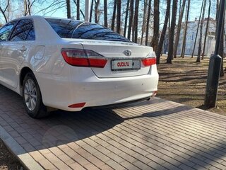 2017 Toyota Camry VII (XV50) Рестайлинг 2, белый, 2500000 рублей, вид 3