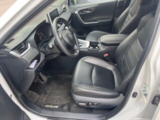 2021 Toyota RAV4 V (XA50), белый, 2500000 рублей, вид 4