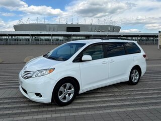 2017 Toyota Sienna III Рестайлинг, белый, 2840000 рублей, вид 1
