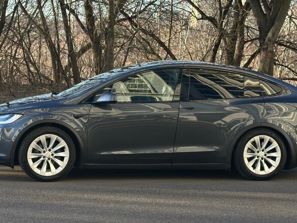 2017 Tesla Model X 90D I, серый, 3500000 рублей - вид 4
