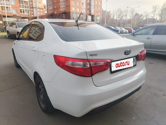 2014 Kia Rio 4-speed III, белый, 780000 рублей - вид 6
