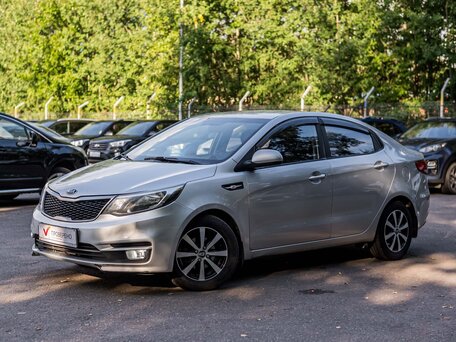 2016 Kia Rio III Рестайлинг, серебристый, 822000 рублей, вид 1