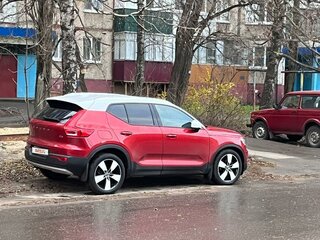 2018 Volvo XC40 I, красный, 1800000 рублей, вид 2