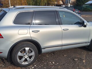 2010 Volkswagen Touareg II, серебристый, 1720000 рублей, вид 4