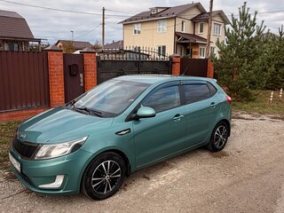 2013 Kia Rio 4-speed III, зелёный, 900000 рублей, вид 5