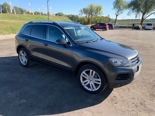 2013 Volkswagen Touareg II, серый, 2000000 рублей, вид 1