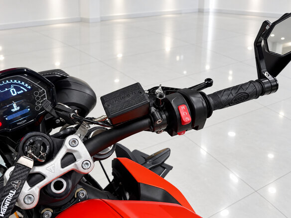 2024 Triumph Street Triple, оранжевый, 1229609 рублей - вид 14