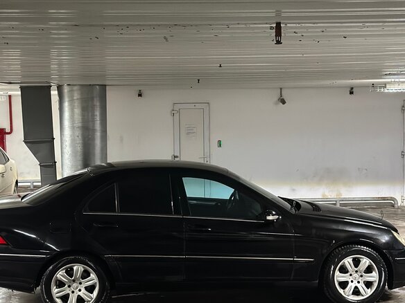 2005 Mercedes-Benz C-Класс 230 II (W203) Рестайлинг, чёрный, 270000 рублей - вид 4