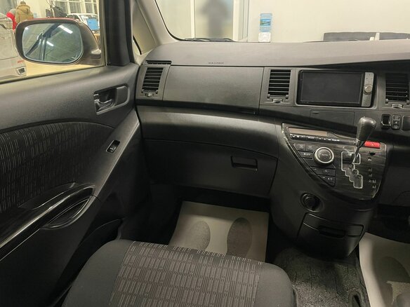 2012 Toyota ISis I Рестайлинг, красный, 1519000 рублей - вид 14