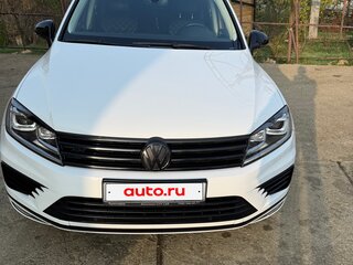 2017 Volkswagen Touareg II Рестайлинг, белый, 3850000 рублей, вид 3