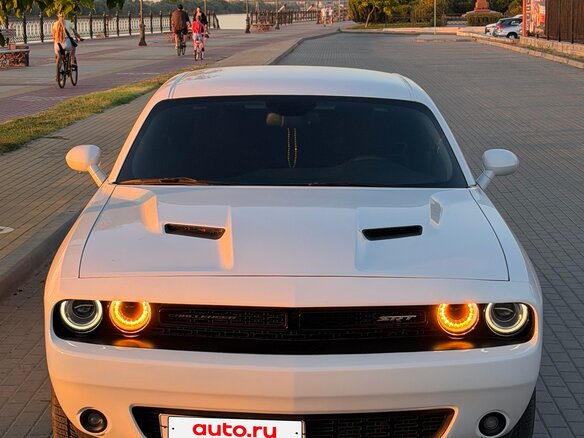 2016 Dodge Challenger III Рестайлинг 2, белый, 2700000 рублей - вид 1