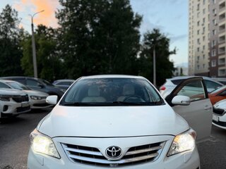 2013 Toyota Corolla X (E140, E150) Рестайлинг, белый, 1200000 рублей, вид 2