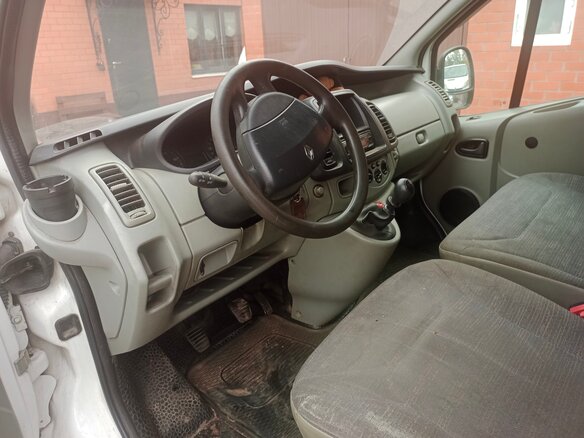 2011 Renault Trafic II Рестайлинг, белый - вид 4