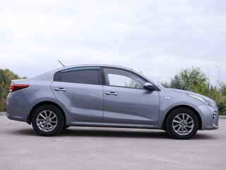 2018 Kia Rio IV, серый, 1300000 рублей, вид 4