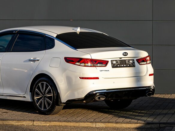 2019 Kia Optima IV Рестайлинг, белый, 1895000 рублей - вид 9