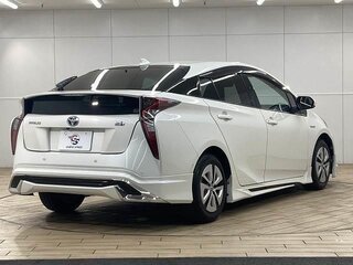 2016 Toyota Prius IV (XW50), белый, 1350000 рублей, вид 3