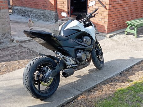 2013 Kawasaki Z 800, белый, 600000 рублей, вид 2