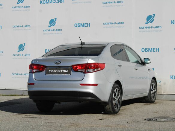 2017 Kia Rio III Рестайлинг, серебристый, 1050000 рублей - вид 4