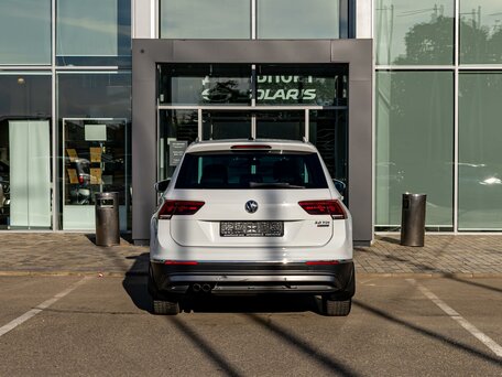 2018 Volkswagen Tiguan II, белый, 2415000 рублей, вид 5