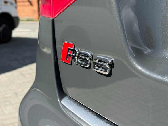 2010 Audi RS 6 II (C6), серый, 3650000 рублей - вид 7